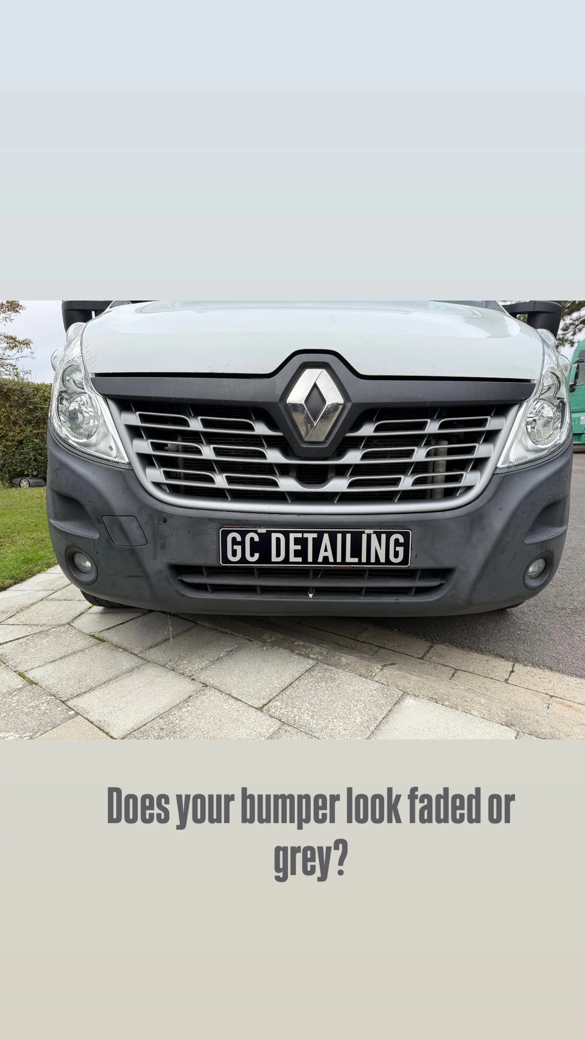 Bestelwagen bumper voor herstel (tweede hoek)