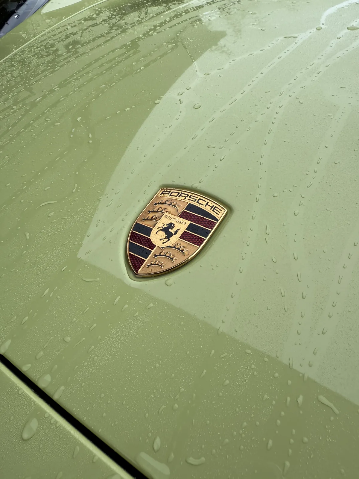 Keramische coating waterparels op Porsche